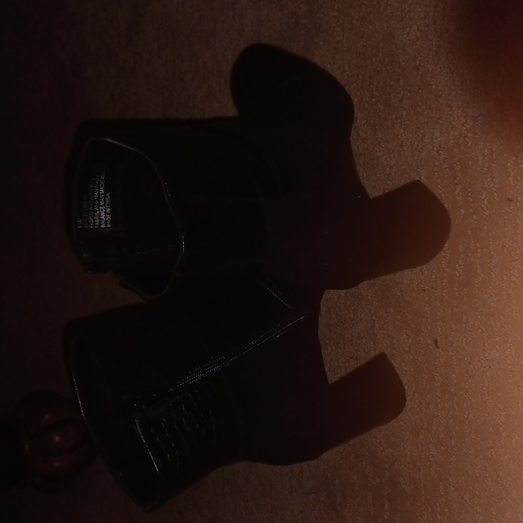 Boots - Picture 3 of 4